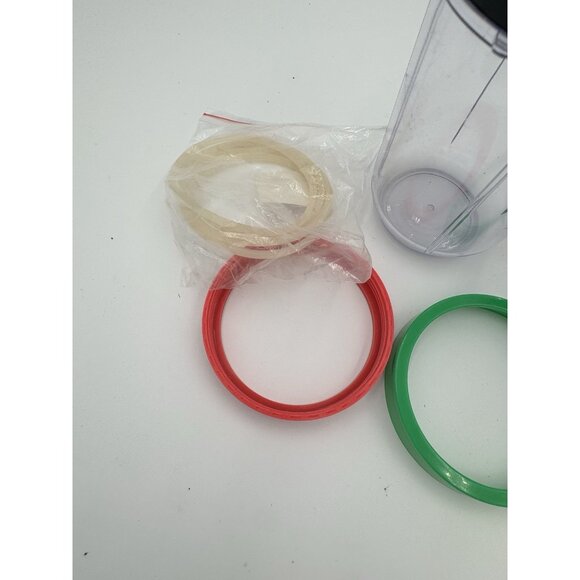 magic bullet 2 cups with handle , lids, multi color rings and seals NEW CONDITIO - Picture 2 of 11